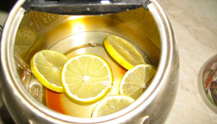 Очистка чайника лимоном